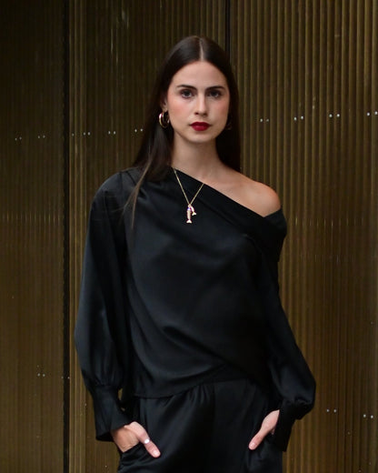Blusa negra satín