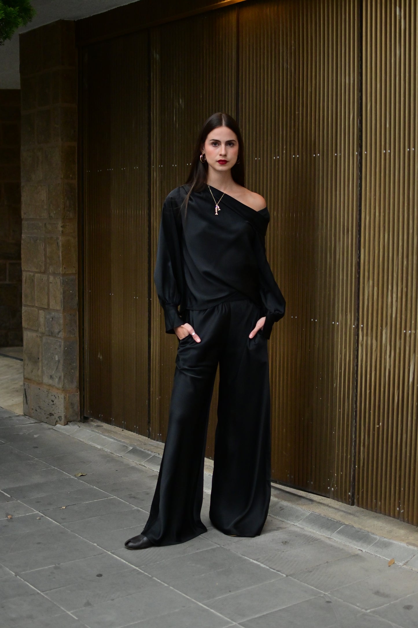 Pantalón satín negro