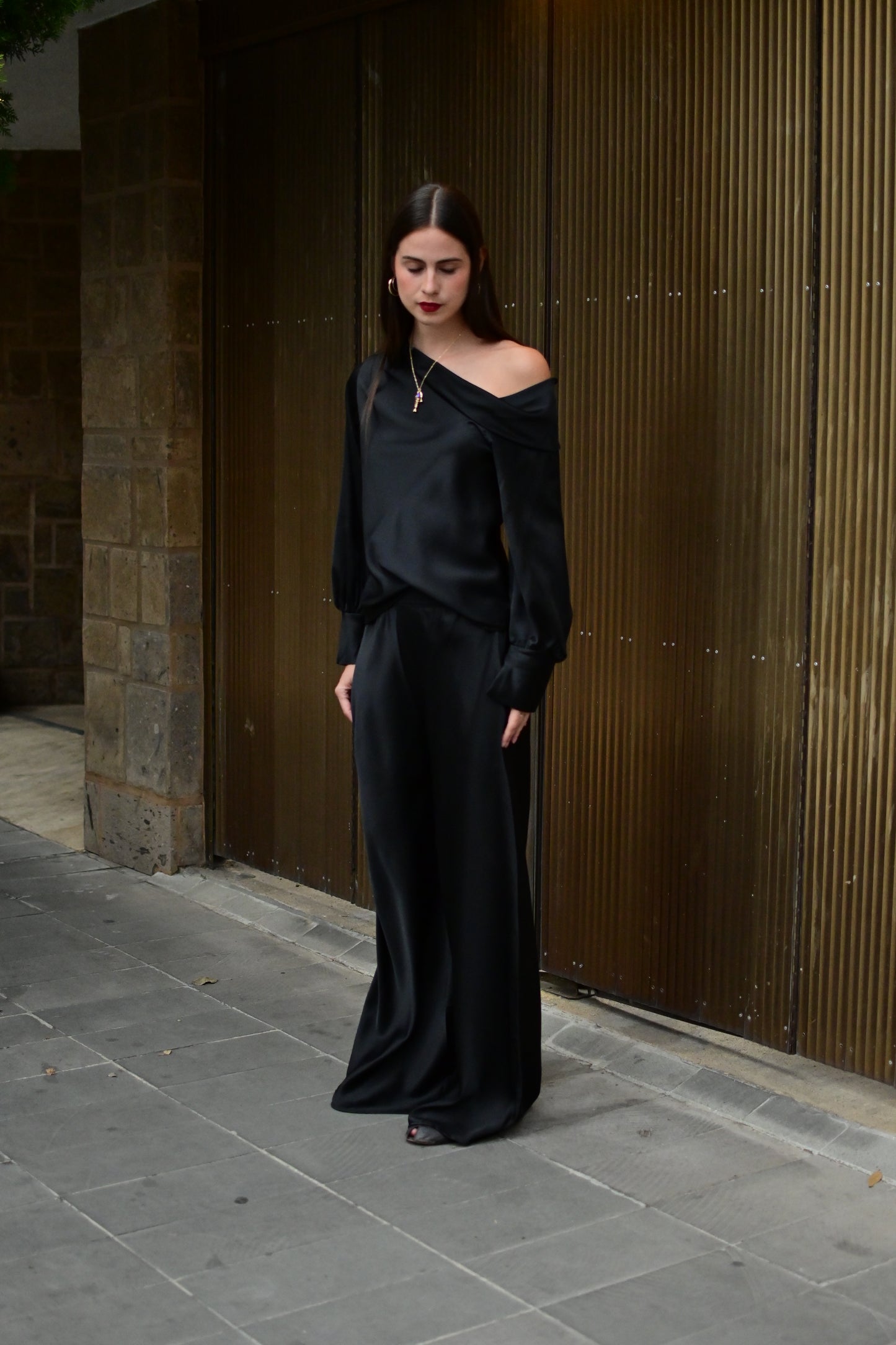 Pantalón satín negro