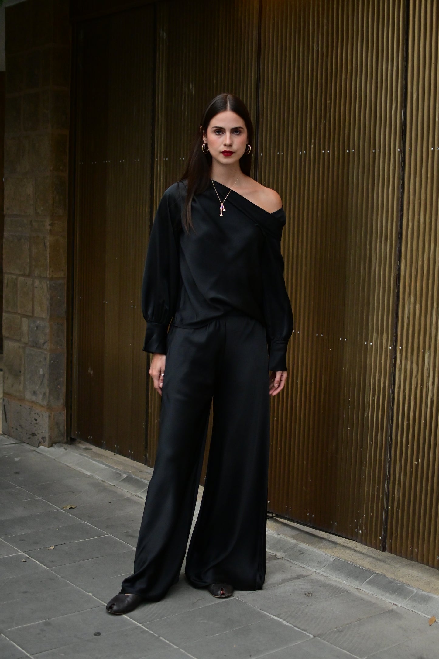 Pantalón satín negro